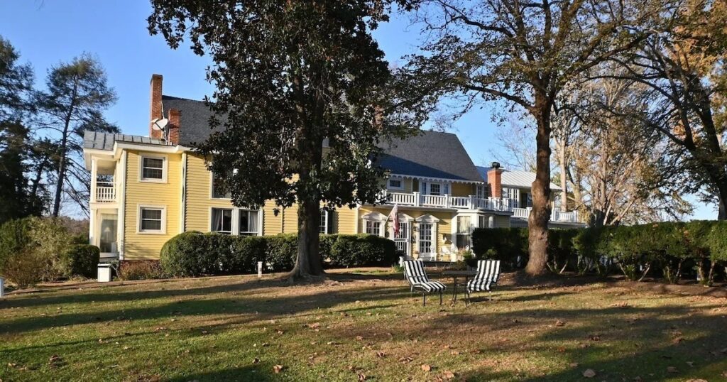Historic family reunion venues in Virginia at Prospect Hill Inn with elegant 1700s cottages, countryside views, and indoor–outdoor gathering spaces for adult-focused reunions.
